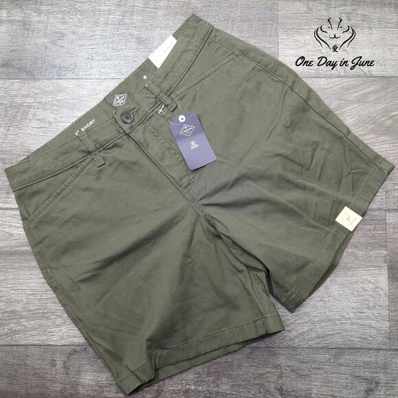 St. John's Bay Mid Rise Shorts Size 6 - Picture 1 of 7